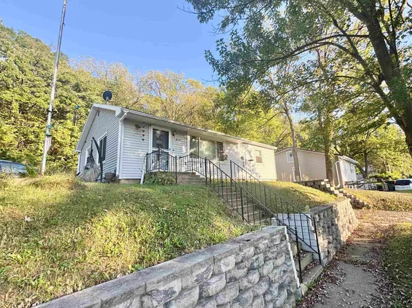 815 S James St, Richland Center, WI 53581