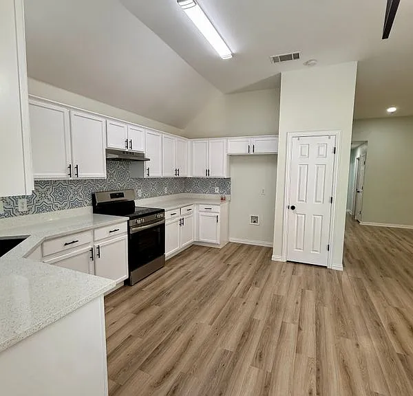 309 Catherine St — Photo 9