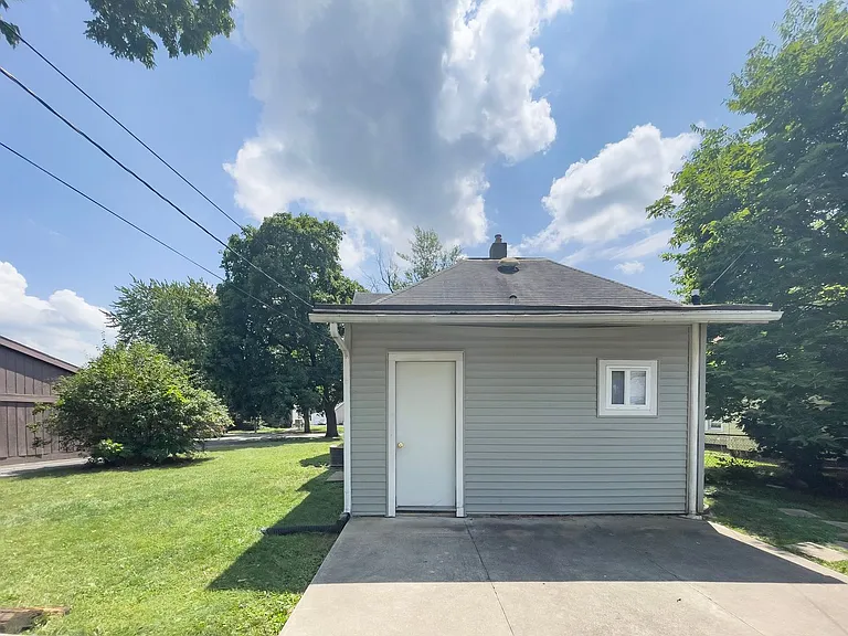 812 W University Ave — Photo 4