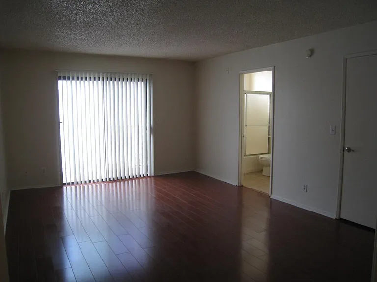 6590 Hazeltine Ave — Photo 5