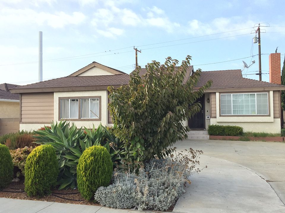 1st image of 2111 W 160th St