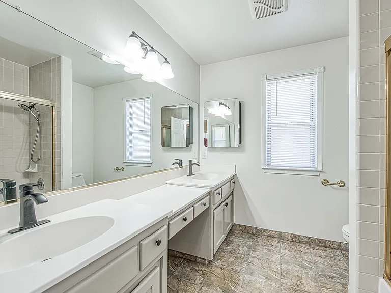 6053 N Mitre Ave — Photo 11