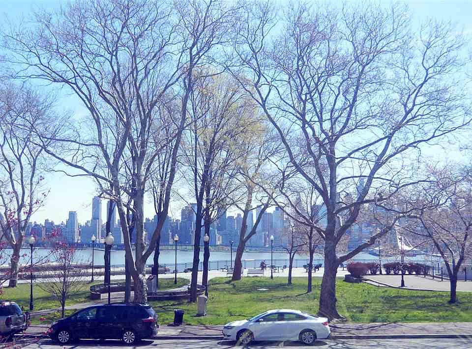 2nd image of 5501 Boulevard