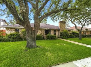 3812 Country Club Dr W, Irving, TX 75038