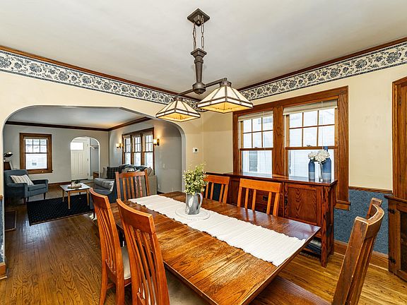 5th image of 703 9th Ave SE