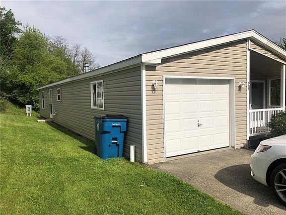 2nd image of 111 Hawthorne Ct