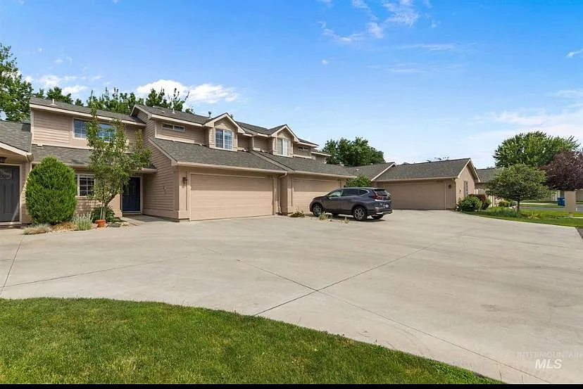 3 bed, 2.5 bath, 1610 sqft, $2,950 — Photo 3