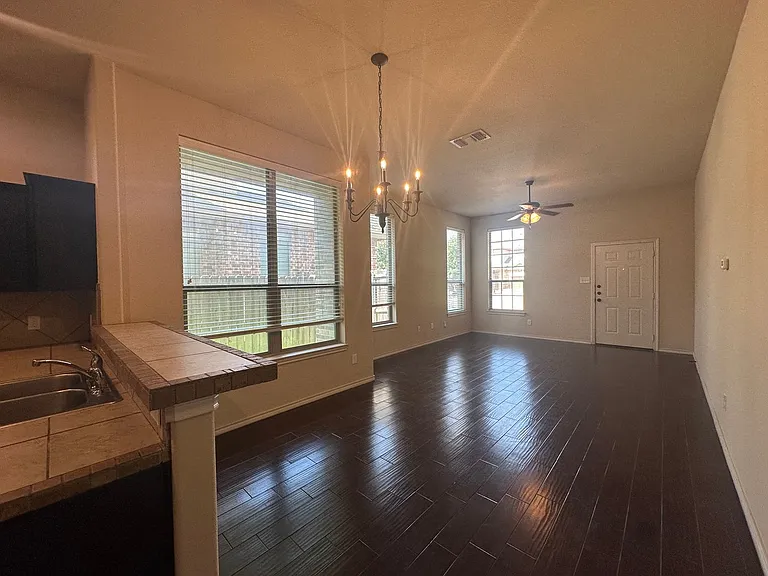 160 Creekside Villa Dr — Photo 4