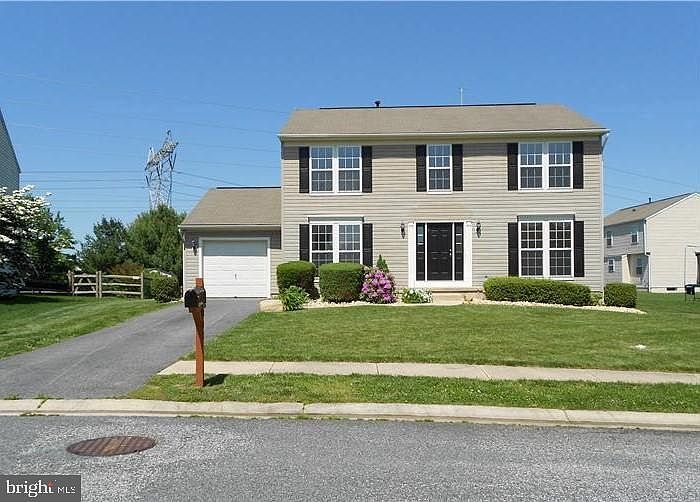 1st image of 302 Evergreen Dr