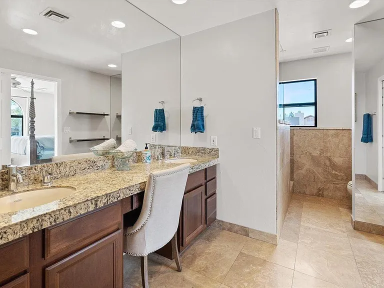 1745 N La Rosa Dr — Photo 23