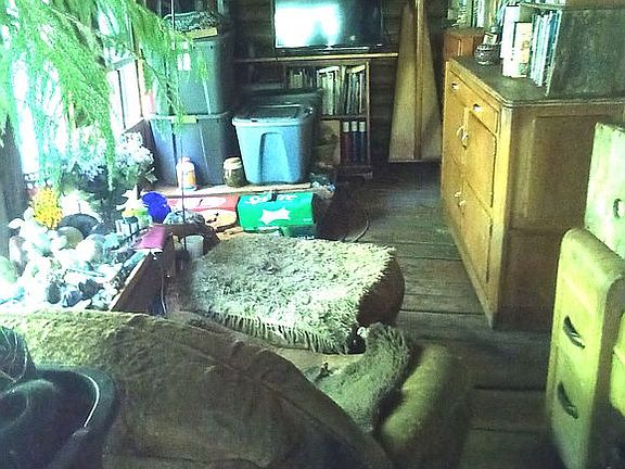 3rd image of 18 Goodnow Mine Ln