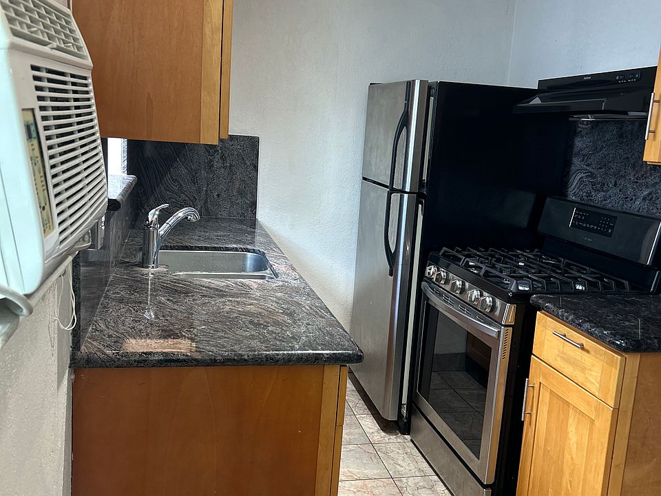 1st image of 440 Ash St #6