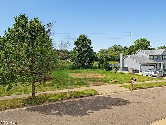 2nd image of 2238 Canterbury Cir
