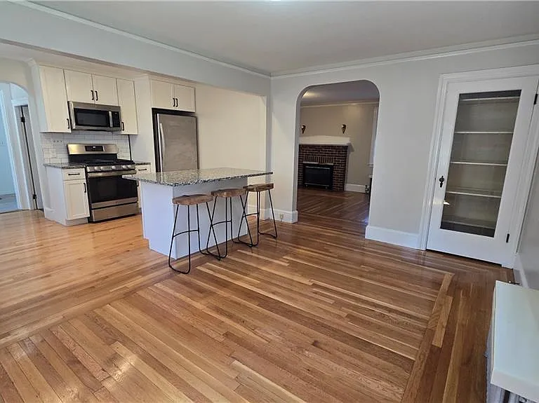 63 La Salle Dr — Photo 3