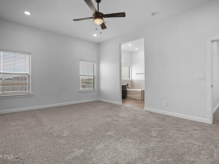 979 Airship Pl — Photo 28