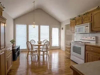 2600 NW Richard Dr — Photo 6