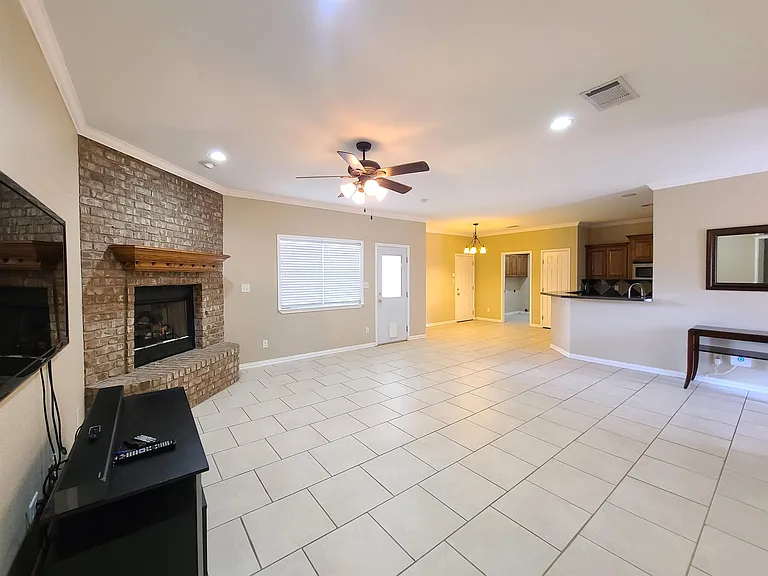 4631 Bowie Dr — Photo 3