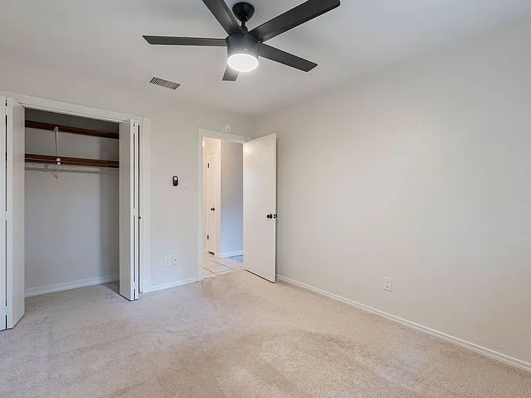 920 Acorn Oaks Dr — Photo 11