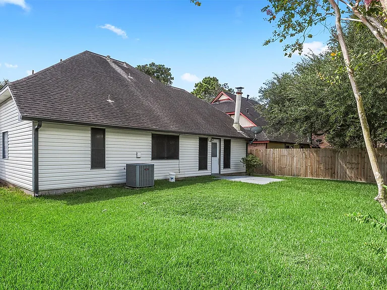 714 Regency Ct — Photo 21