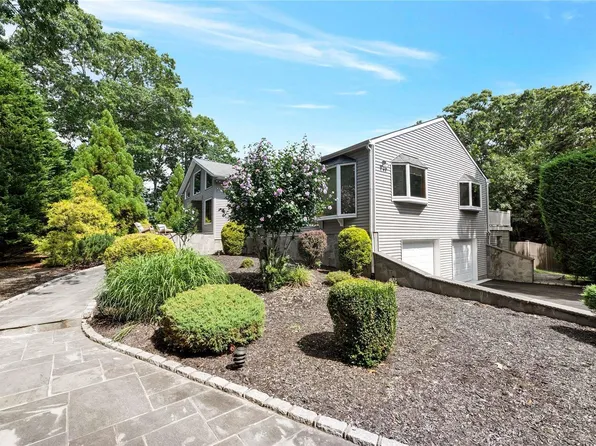 4 Bay Woods Drive, Hampton Bays, NY 11946