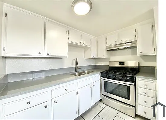 11308 S Figueroa St #E — Photo 2
