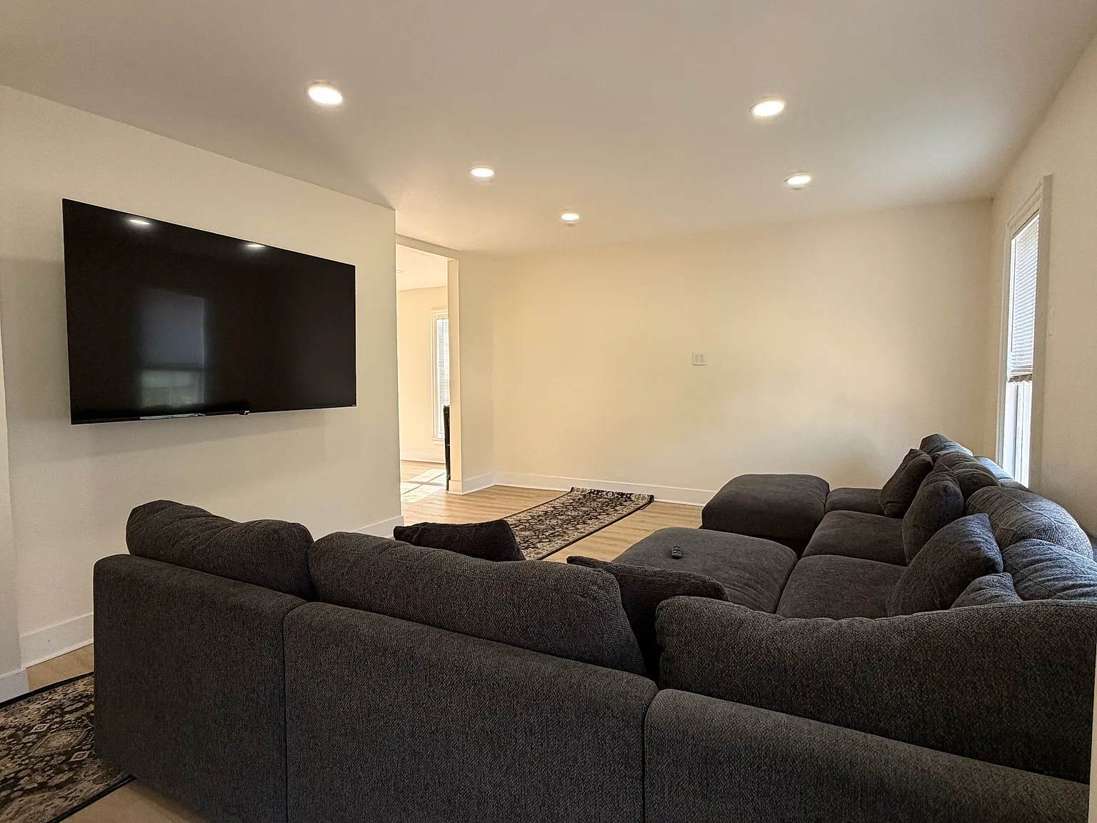 6 bed, $800 — Photo 2