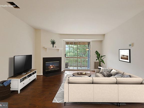 2nd image of 6903 Victoria Dr