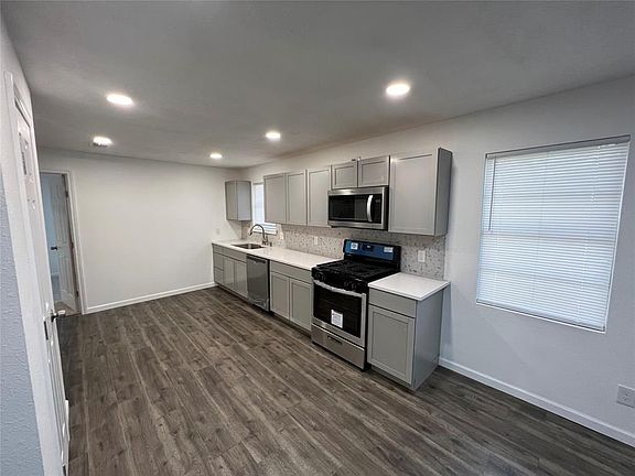 4th image of 3010 Houston Ave