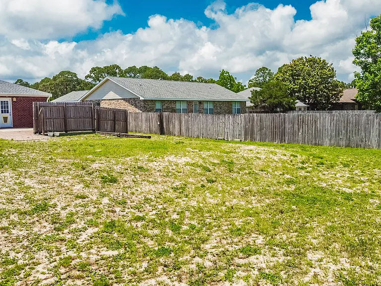2104 Frontera St — Photo 9