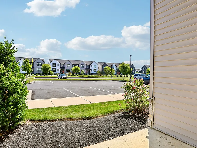 Park West Apartments — Photo 42