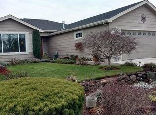 1104 Gatepark Dr, Central Point, OR 97502
