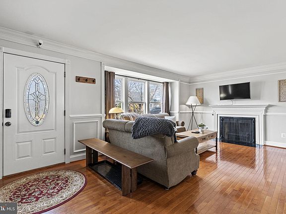 3rd image of 489 N Latham St