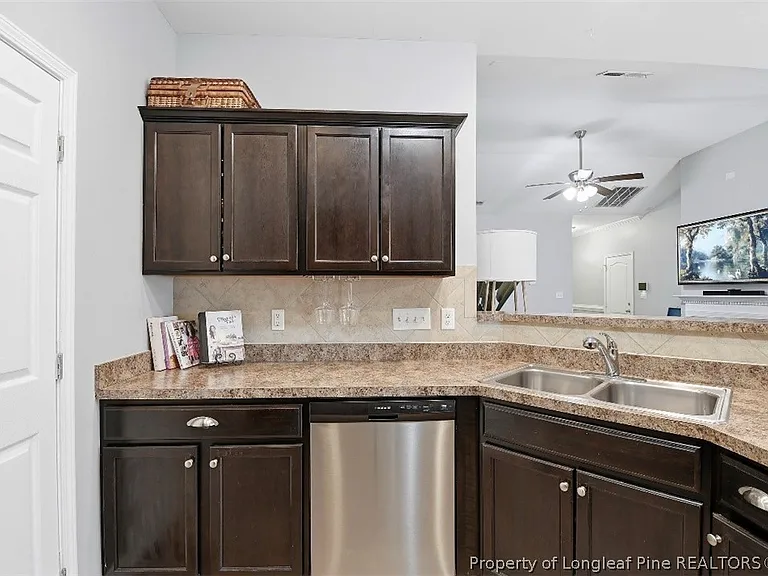 601 Collinwood Dr — Photo 10