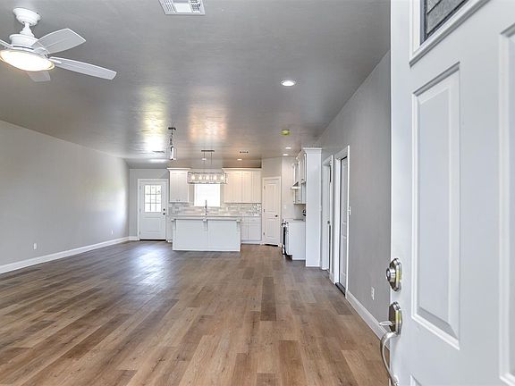 5th image of 504 E Frisco St