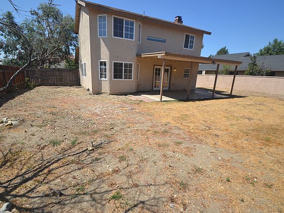 4th image of 18086 Laurel Dr