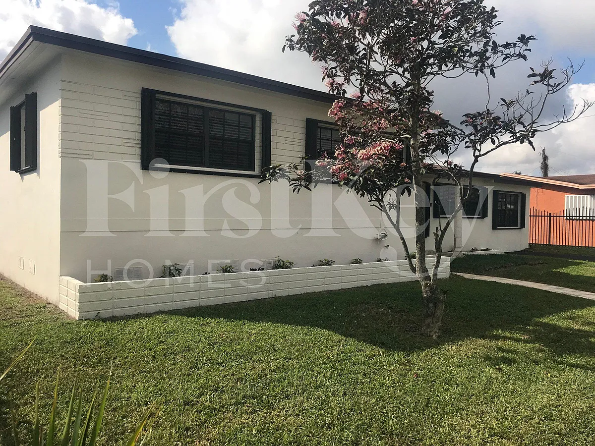 Building Photo - 1420 NW 176th Ter