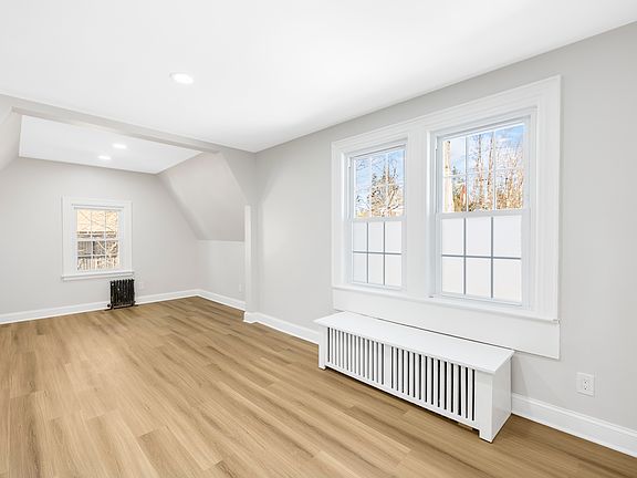 3rd image of 60 Stuyvesant Plz #1