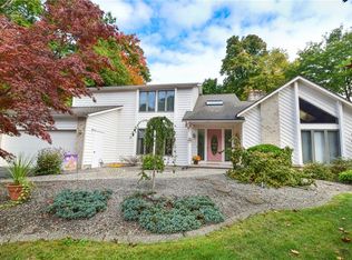 18 Brush Creek Dr, Rochester, NY 14612