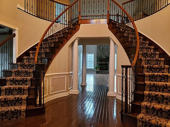 3rd image of 3 Chapel Hill Ct
