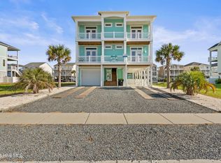 352 E 4th St, Ocean Isle Beach, NC 28469