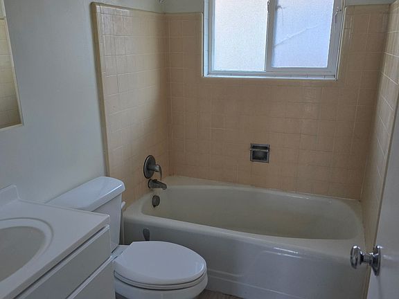 5th image of 327 D St Unit A