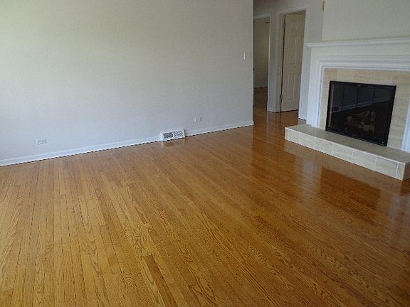 3rd image of 1100 N Columbian Ave