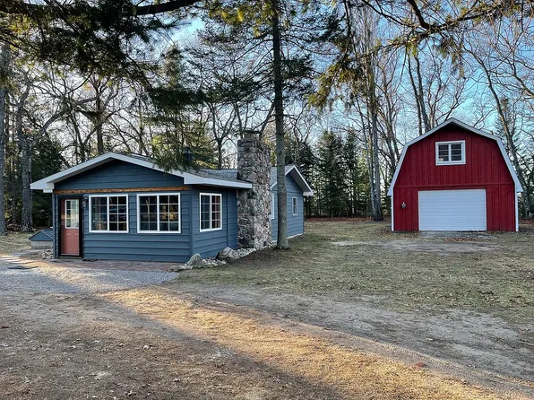 636 Bissonette Rd, Oscoda, MI 48750