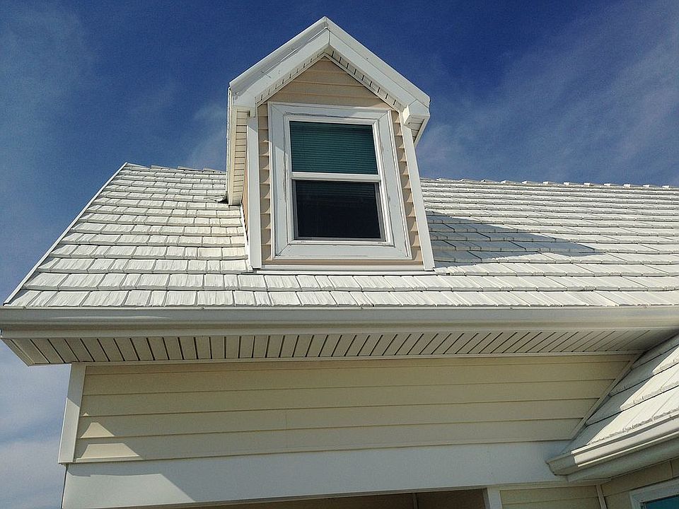 2nd image of 379 Bernard Ct E