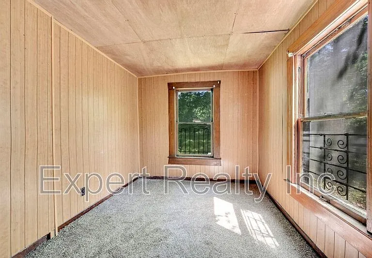 608 5th Ave — Photo 15