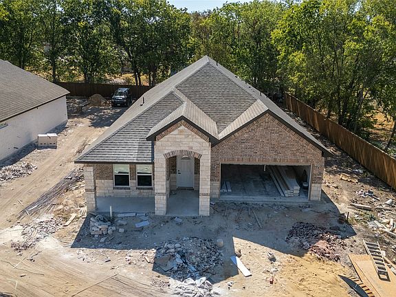 3rd image of 513 Armstrong Rd