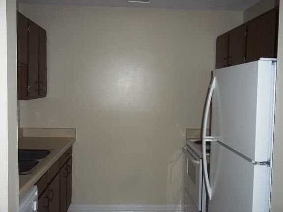 5th image of 1200 Shoreline Dr #B