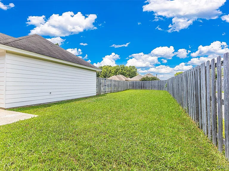 3925 Claiborne Cir — Photo 22