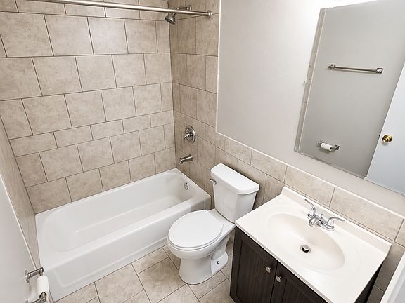 4th image of 4007 45th St #24
