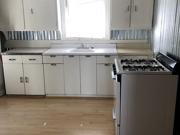 4th image of 213B Eureka St